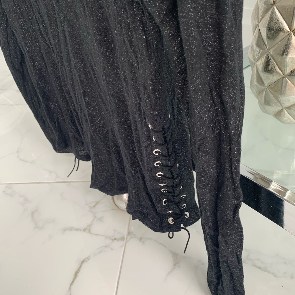 Blk &silver shimmer.top w/stretch.. silver ties cinch /bottom sides ..